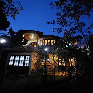  Pensión Mystique Hideout